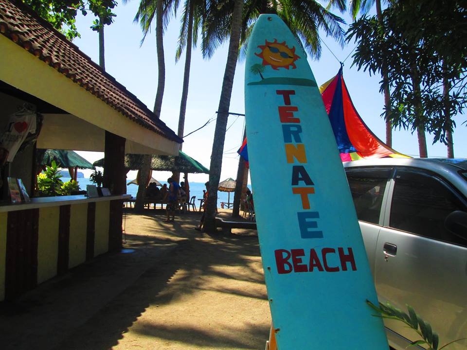 ternate_beach_surfboard
